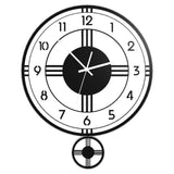 horloge design avec un balancier